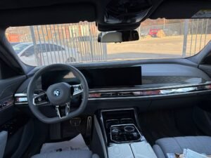 BMW i7 M70