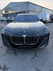 BMW i7 M70